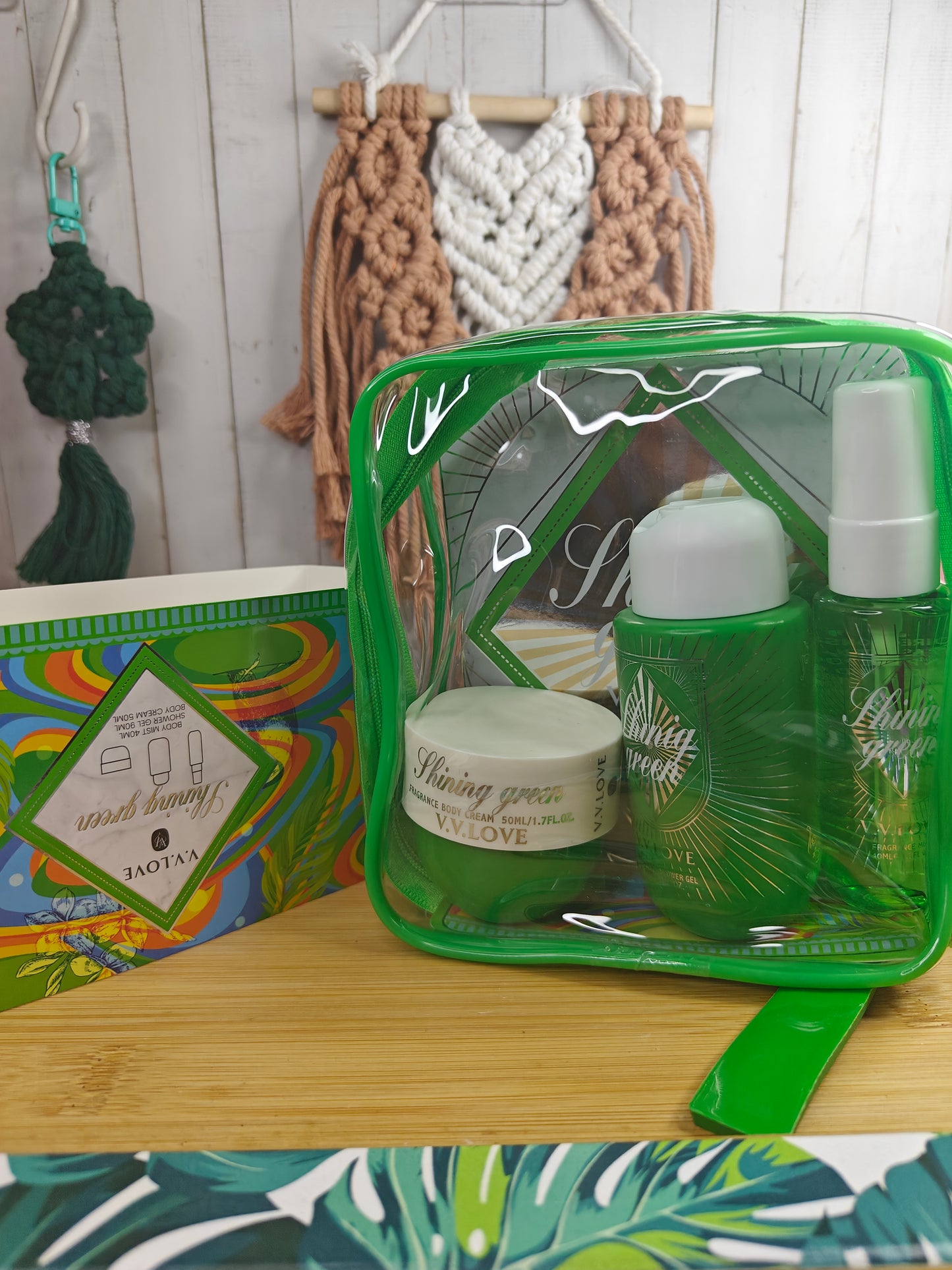 Shining green set
